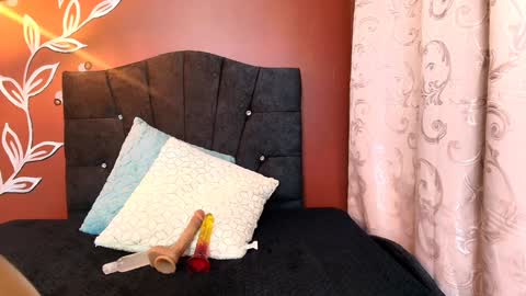 Zia Green online show from 12.20.24