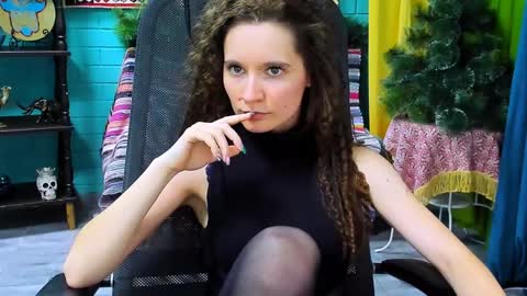zianichols online show from 01.20.25