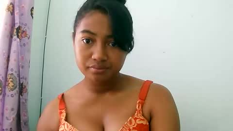 Snapshot of zina479102 chatting on 04.23.26 elly online show from 04.23.26