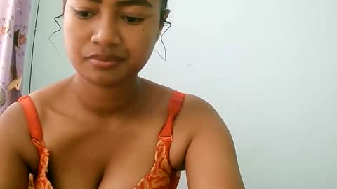 Snapshot of zina479102 chatting on 04.25.26 elly online show from 04.25.26