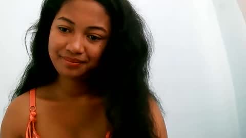 Snapshot of zina479102 chatting on 05.20.26 elly online show from 05.20.26