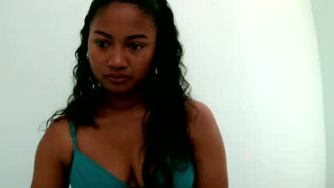 Snapshot of zina479102 chatting on 06.15.26 elly online show from 06.15.26