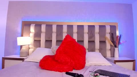 zoe_banks_ online show from 03.08.25