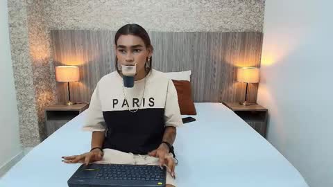 Snapshot of zoe_bermudez chatting on 12.15.25 Zoe online show from 12.15.25