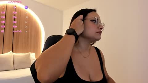 Snapshot of zoe_danae_ chatting on 10.22.25 Zoe online show from 10.22.25