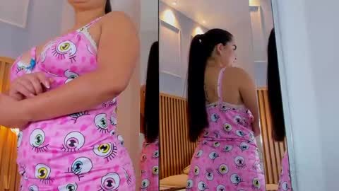 Snapshot of zoe_foster4 chatting on 10.04.25 ZOE online show from 10.04.25