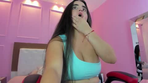 Snapshot of zoe_foster4 chatting on 10.21.25 ZOE online show from 10.21.25