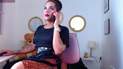 Snapshot of zoe_hecate chatting on 10.26.25 zoe_hecate online show from 10.26.25