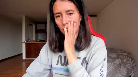 Snapshot of zoe_jeane_beker chatting on 10.16.25 ZOE online show from 10.16.25