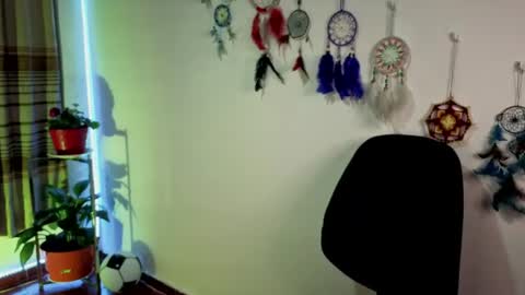 Snapshot of zoe_khall chatting on 06.24.26 ZOE online show from 06.24.26