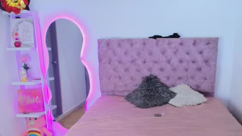 zoe_kravitx_ online show from 02.11.26