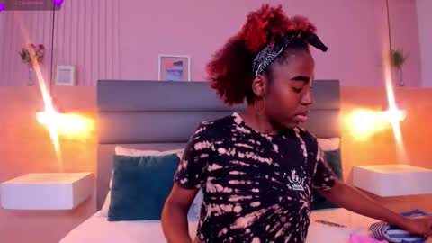 Snapshot of zoe_novakk chatting on 10.03.25 Zoe Novakk online show from 10.03.25