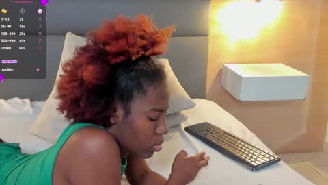 Snapshot of zoe_novakk chatting on 10.21.25 Zoe Novakk online show from 10.21.25