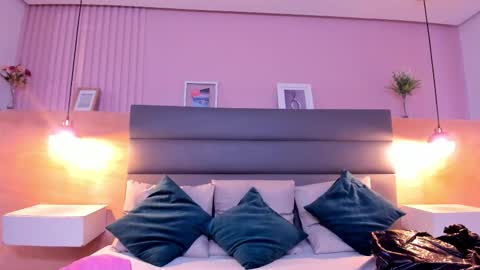 Snapshot of zoe_novakk chatting on 11.05.25 Zoe Novakk online show from 11.05.25