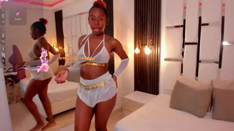 Snapshot of zoe_novakk chatting on 11.07.25 Zoe Novakk online show from 11.07.25