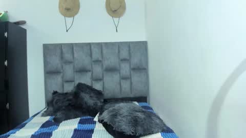 Snapshot of zoe_painn chatting on 10.17.25 She Zoe He Painn online show from 10.17.25