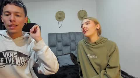 Snapshot of zoe_painn chatting on 10.24.25 She Zoe He Painn online show from 10.24.25