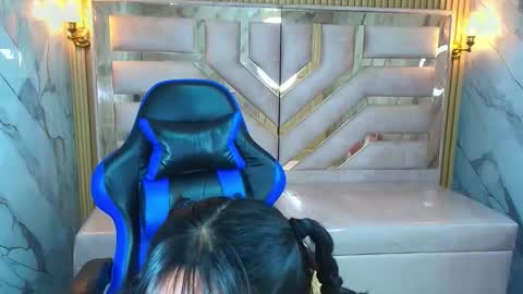 Snapshot of zoe_r_ chatting on 10.03.25 Zoe online show from 10.03.25