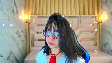 Snapshot of zoe_r_ chatting on 10.24.25 Zoe online show from 10.24.25