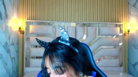 Snapshot of zoe_r_ chatting on 10.28.25 Zoe online show from 10.28.25