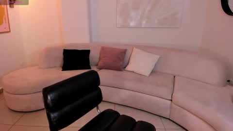 Zoe Armstrong online show from 09.12.25