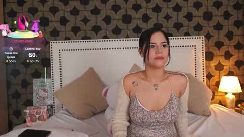 Snapshot of zoebela chatting on 12.17.25 Zoe online show from 12.17.25