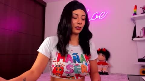 Snapshot of zoecams chatting on 09.10.25 zoecams online show from 09.10.25