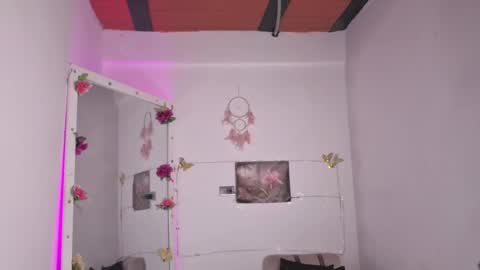 Snapshot of zoee_dolcee chatting on 10.13.25 Catt online show from 10.13.25