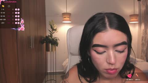  zoee jackson online show from 12.04.24