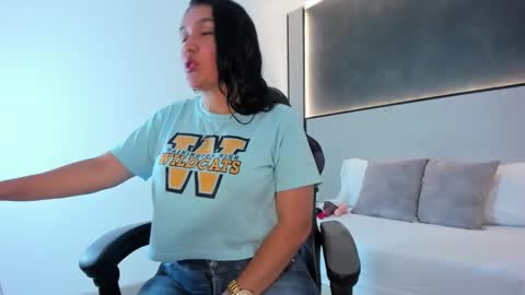 zoee_zi online show from 10.25.25