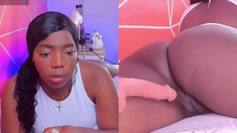 Snapshot of zoeethompson_cm chatting on 10.24.25 online show from 10.24.25