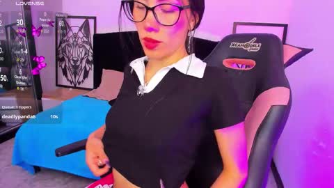 Laura  online show from 12.03.25