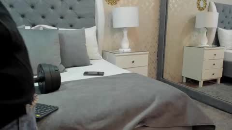 Zoe Krug online show from 09.14.25