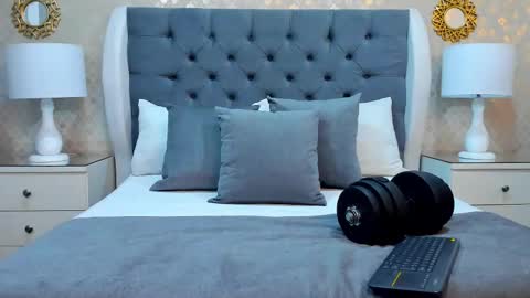 Zoe Krug online show from 10.18.25