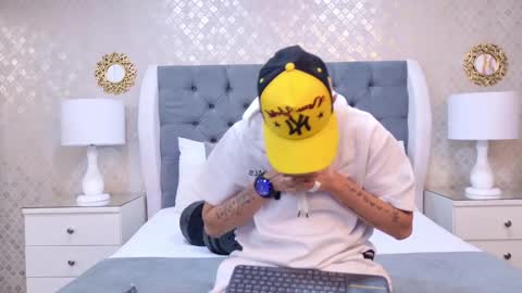 Zoe Krug online show from 11.06.25