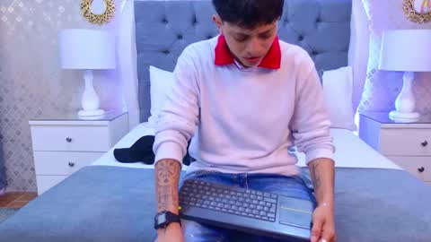 Zoe Krug online show from 11.29.25