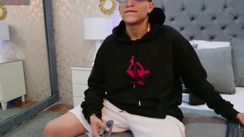 Zoe Krug online show from 01.07.26