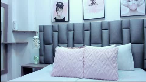 Zoe Krug online show from 04.06.26