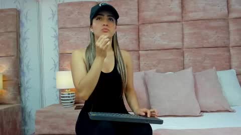 ZoeWilliis online show from 09.18.25