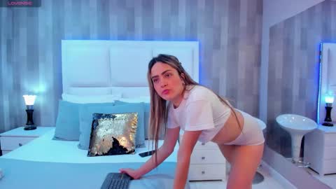 Snapshot of zoewilliis chatting on 10.08.25 ZoeWilliis online show from 10.08.25