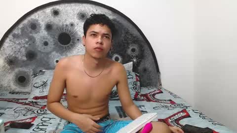 Snapshot of zoey_jayden chatting on 03.07.25 Zoey Jayden online show from 03.07.25