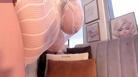 zoey thommpson online show from 10.17.25