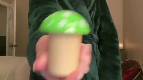 Zoeydanner online show from 02.05.25