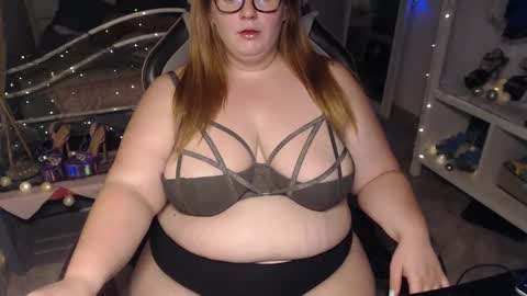 Snapshot of zoeyleyx chatting on 12.14.24 zoeyleyx online show from 12.14.24