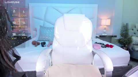 Snapshot of zoeysnow chatting on 03.04.25 Z O E online show from 03.04.25