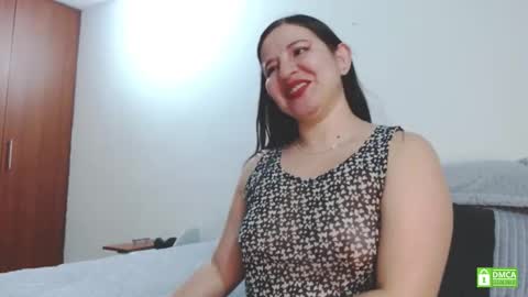 Snapshot of zohe_ chatting on 10.06.25 zohe online show from 10.06.25