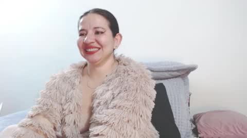 Snapshot of zohe_ chatting on 10.08.25 zohe online show from 10.08.25