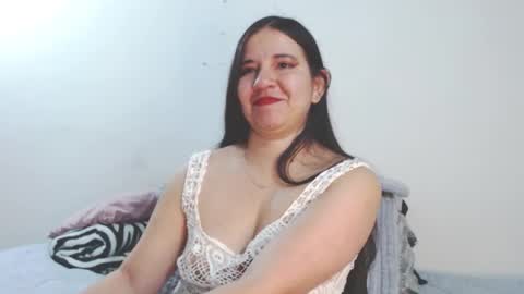 Snapshot of zohe_ chatting on 10.10.25 zohe online show from 10.10.25