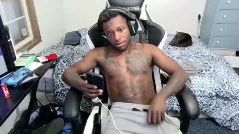 Snapshot of zoneingout chatting on 12.27.24 zoneingout online show from 12.27.24