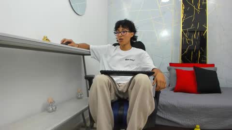     online show from 11.11.25